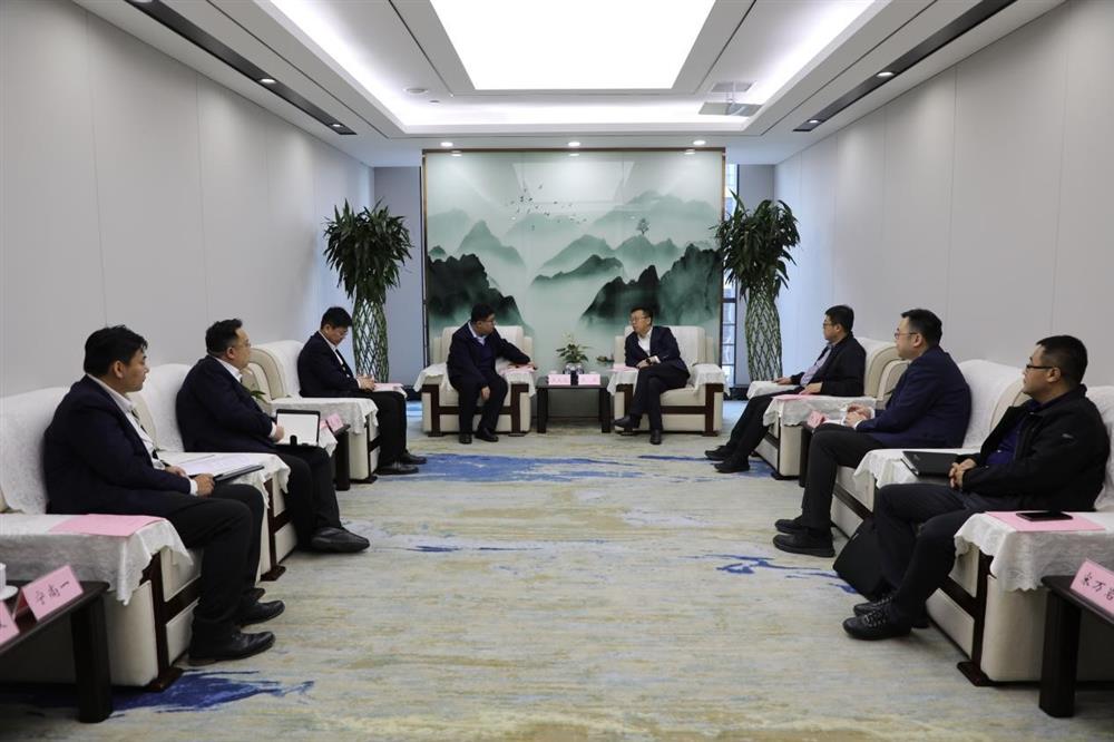 深化銀企合作！ 威海銀行濟(jì)南分行一行到產(chǎn)發(fā)集團(tuán)洽談合作